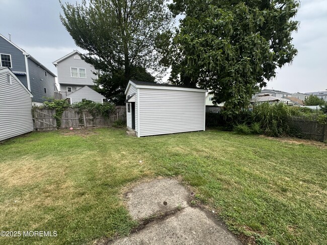 Building Photo - 315 Lorillard Ave
