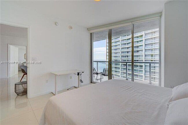 Building Photo - 475 Brickell Ave