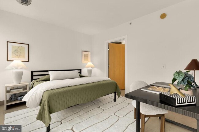 Building Photo - 1133 14th St NW