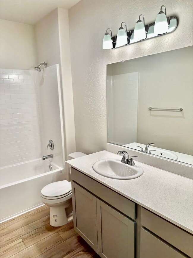 Building Photo - Lovely 3/2 Century Home In Madera