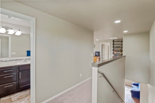 Building Photo - 315 Granite Loop