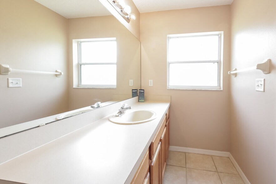 Building Photo - 13206 Moonflower Ct