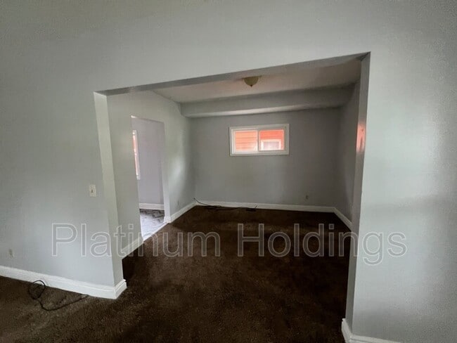 Building Photo - 4112 E 114th St