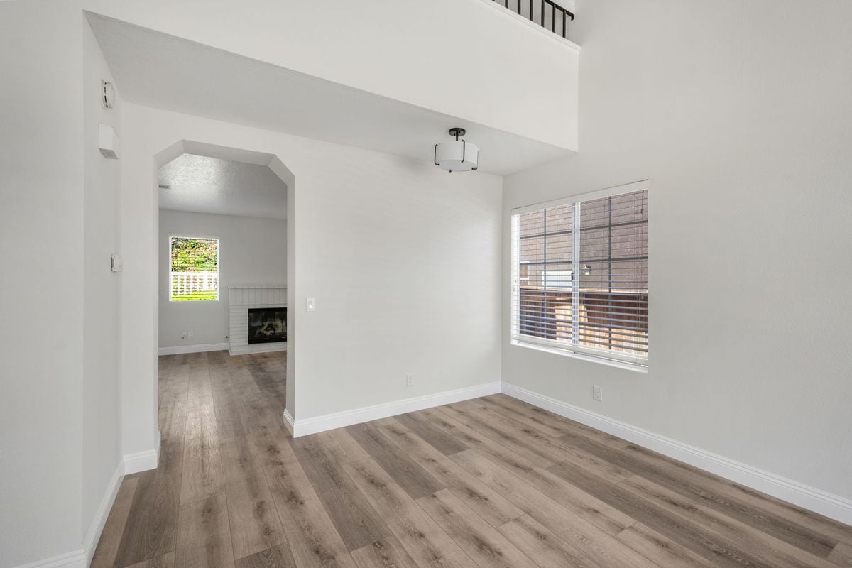 Building Photo - 24351 Kings View