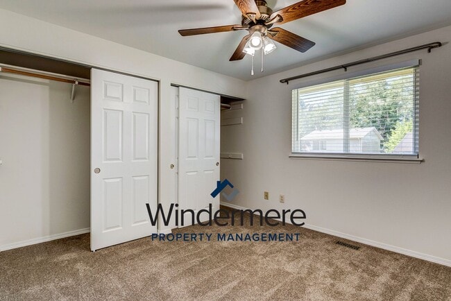 Building Photo - 2 Bed 1 Bath House W/ Garage