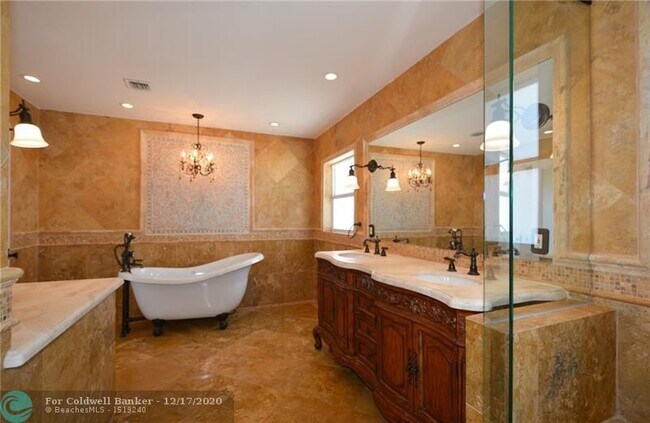 Building Photo - 447 Coral Way