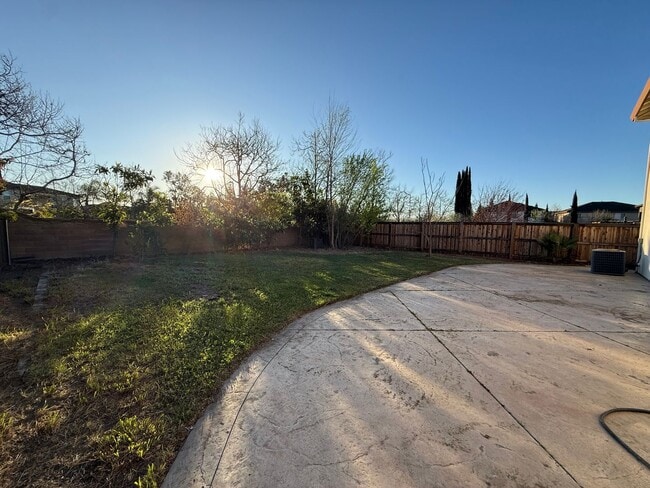 Building Photo - 3965 Collins St