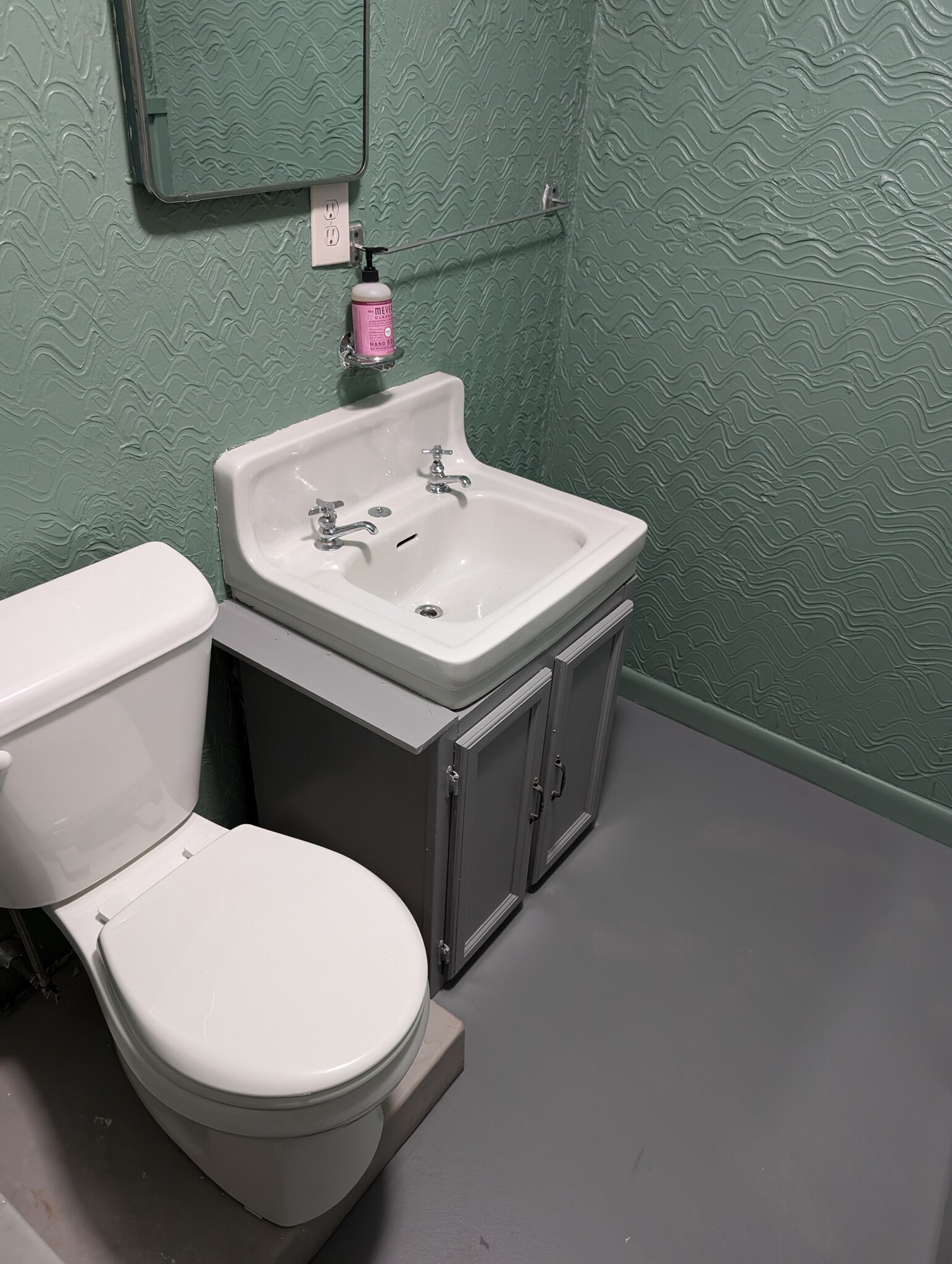 Lower floor half bathroom - 37 Sangamon Rd