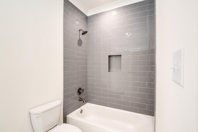 Building Photo - 1117 E Irvin Dr