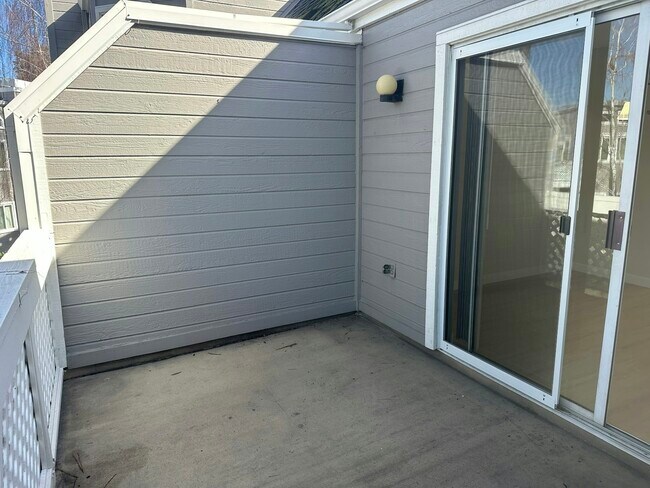 Building Photo - 1891 Lakebird Dr