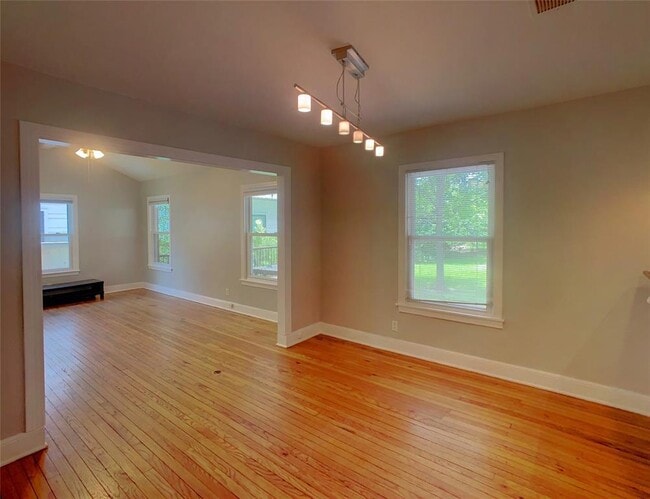 Building Photo - 5010 Shoalwood Ave