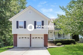 Building Photo - 4 Bedroom Pet-Friendly Home in Lee's Summit, MO with Main Street Renewal