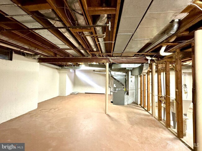 Building Photo - 104 Sayre Dr