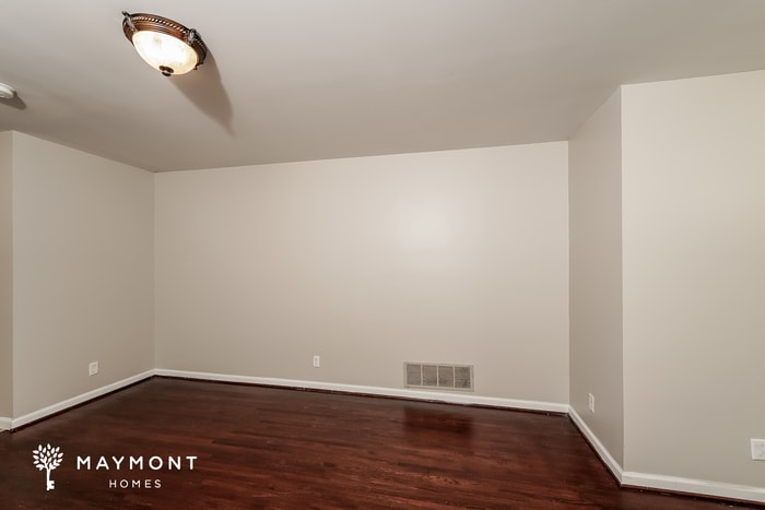 Building Photo - 900 Glenvalley Dr