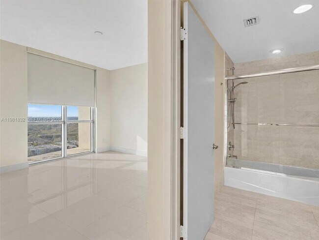 Building Photo - 17301 Biscayne Blvd