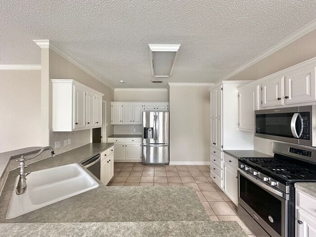 Building Photo - Stunning 3-Bedroom Home in Prime South Tyl...