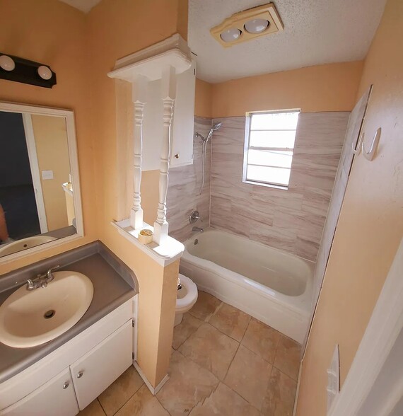 Privacy - 1301 La Paloma St