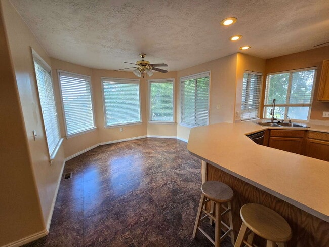 Building Photo - Spacious 5-Bedroom West Valley City Home w...