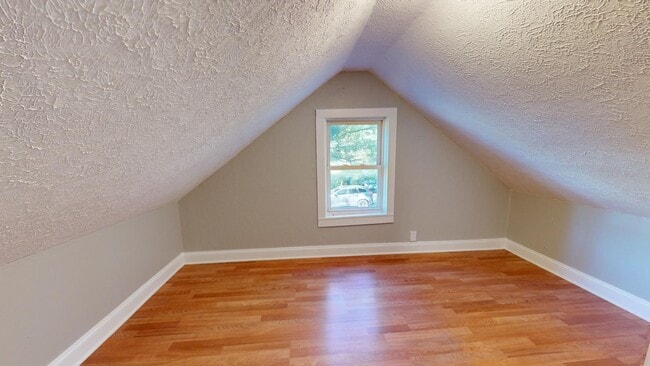 Building Photo - Clark / Fulton - 3 Bedrooms - 1 Bath - Single Family Home