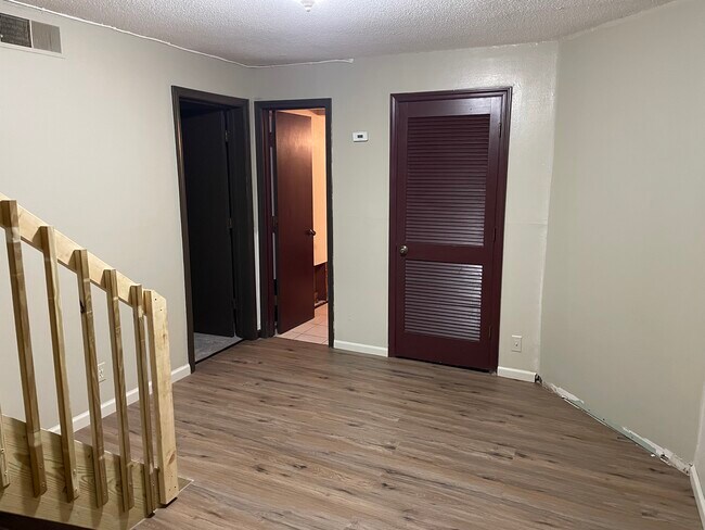 Building Photo - 3110 Alpine Dr