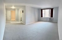 Building Photo - 2 Sadore Ln