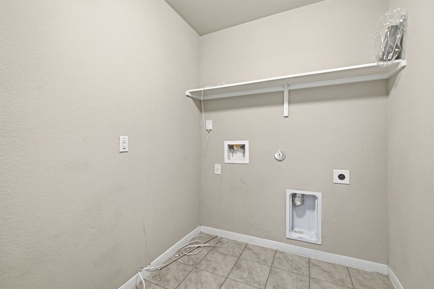 Building Photo - 5813 Roderick Dr