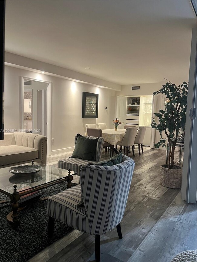 Building Photo - 3675 N Country Club Dr