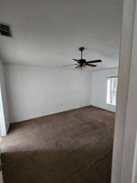 master bedroom - 1007 Deddington Pl