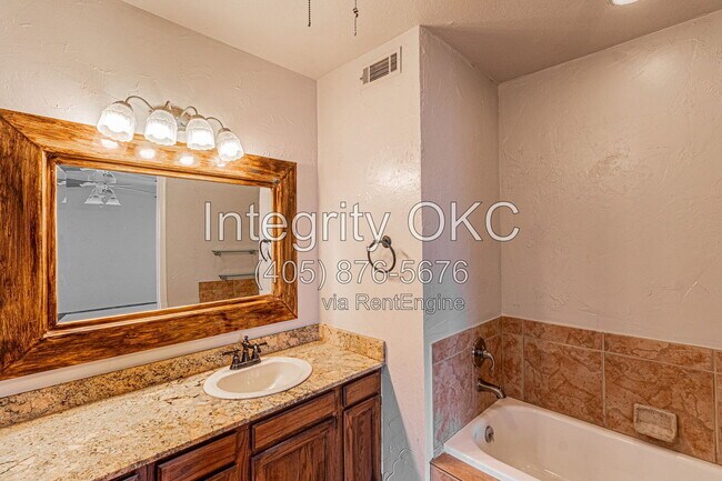 Building Photo - 4400 Hemingway Dr