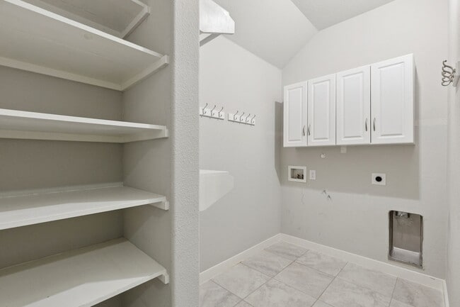 Building Photo - 1733 Lark Ln