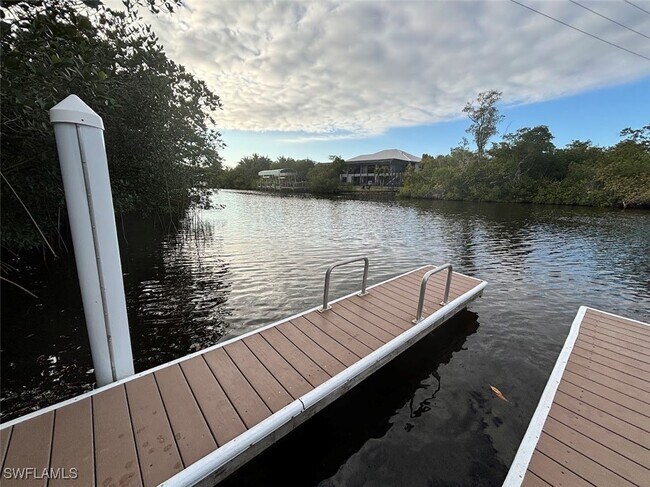 Building Photo - 18941 Bay Woods Lake Dr