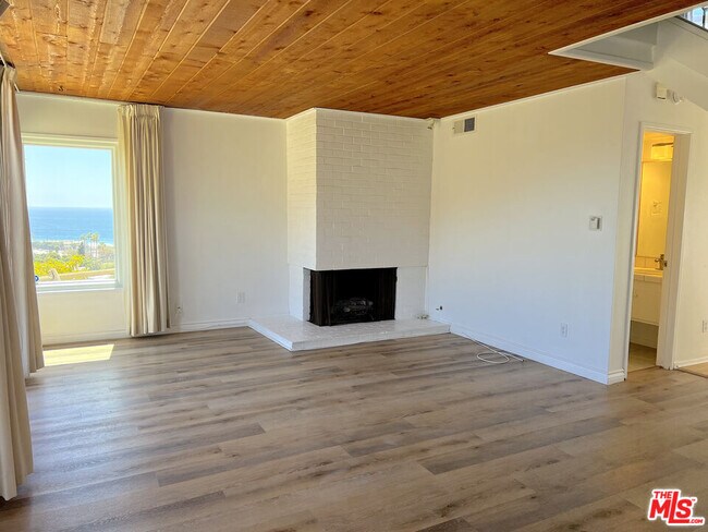 Building Photo - 6232 Tapia Dr