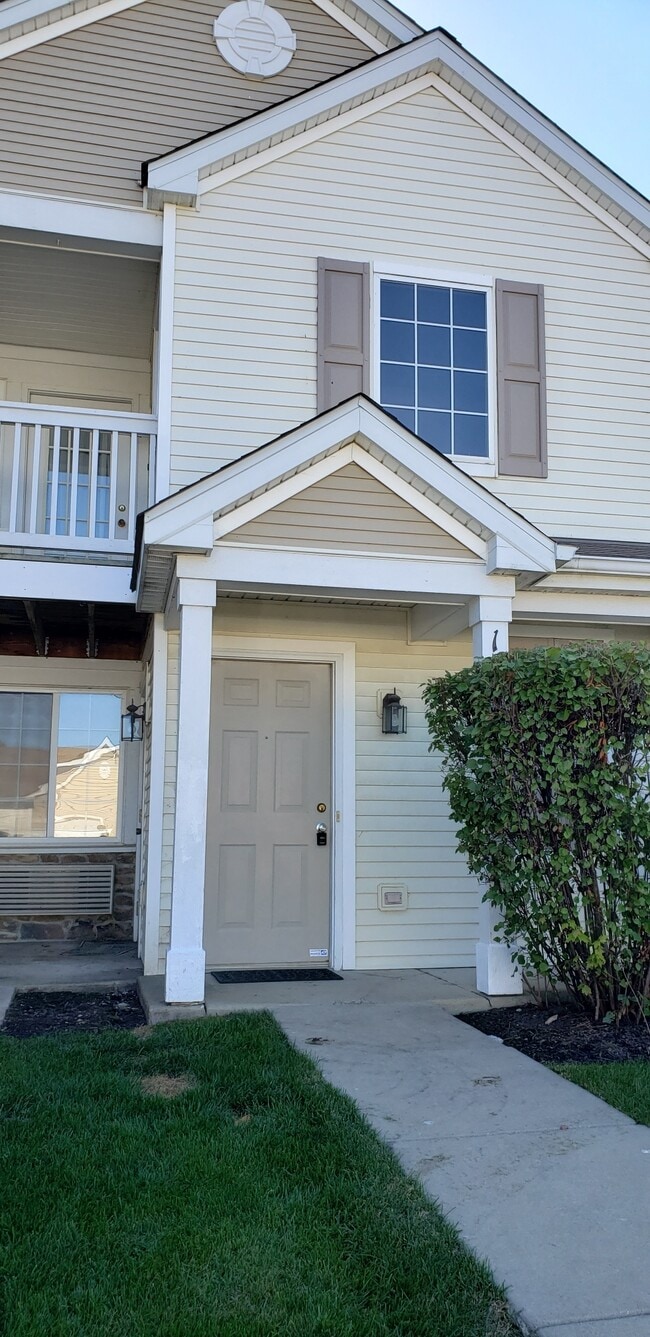 Building Photo - 1819 Silverstone Dr