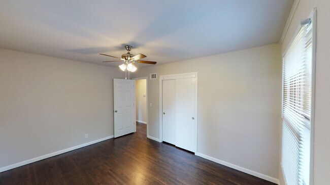 Building Photo - 6010 E 18th St