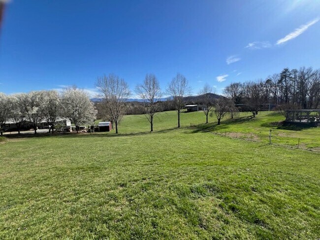 Building Photo - 2606 Dellwood Dr