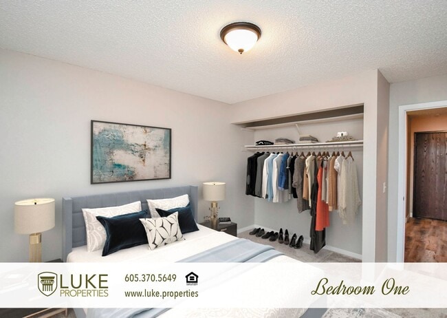 Building Photo - 405 S Sycamore Ave