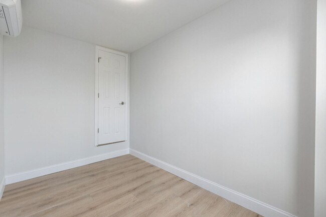 Building Photo - 173 Van Horne St