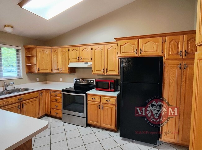 Building Photo - 5 BD 3 BA 2900 sq ft HOME IN DRAPER.