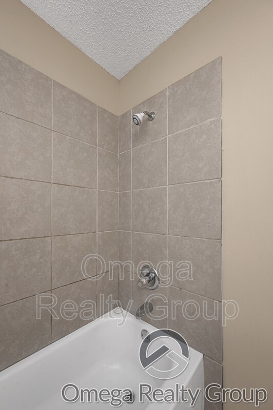 Building Photo - 6749 Lakes Edge Ln