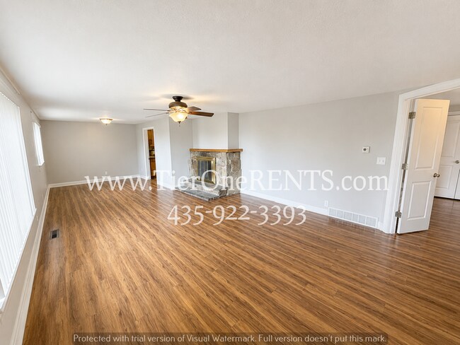 Building Photo - This property offers a NO DEPOSIT option available for qualified renters!