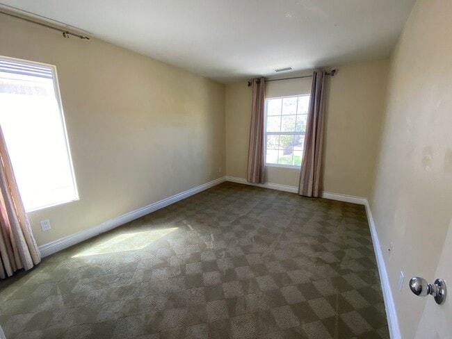 Building Photo - *Move in Special*2 story 4 Bedroom Home located in Amber Woods Community