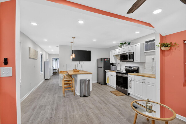 Building Photo - 306 N J St