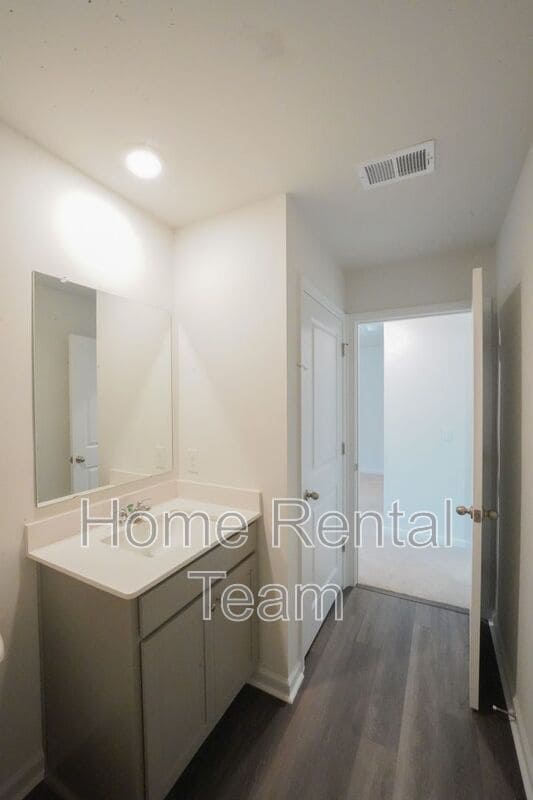 Building Photo - 108 Windrush Pnes