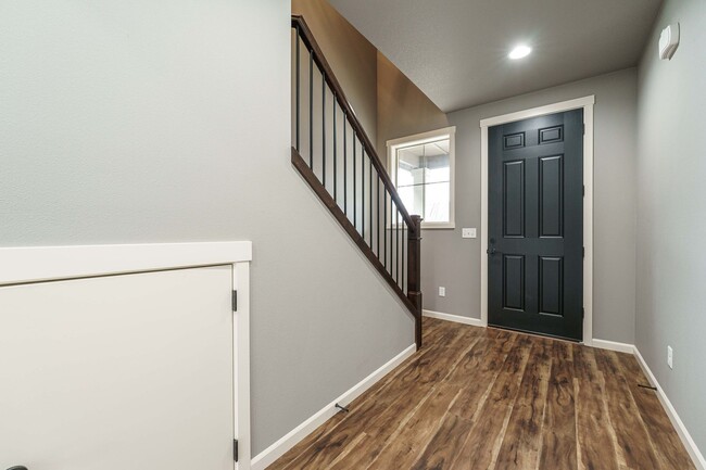 Building Photo - Stunning Salmon Creek Gem for Rent! - 3 Be...