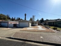 Building Photo - Fully Renovated 3-Bedroom Single Family Home in Rodeo