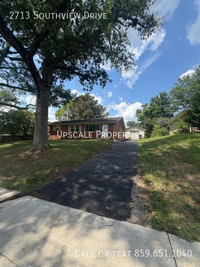 Building Photo - 2713 Southview Dr