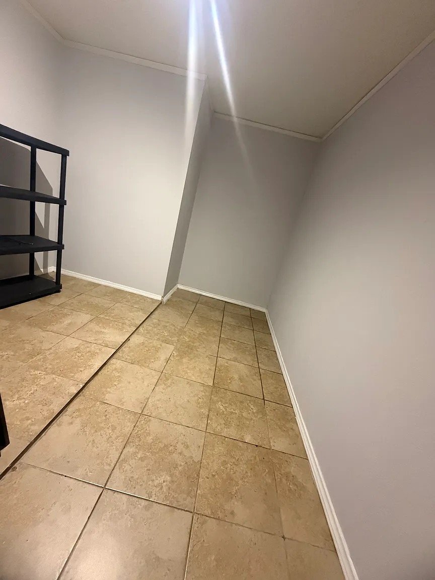 Building Photo - 1112 Park Center Ct