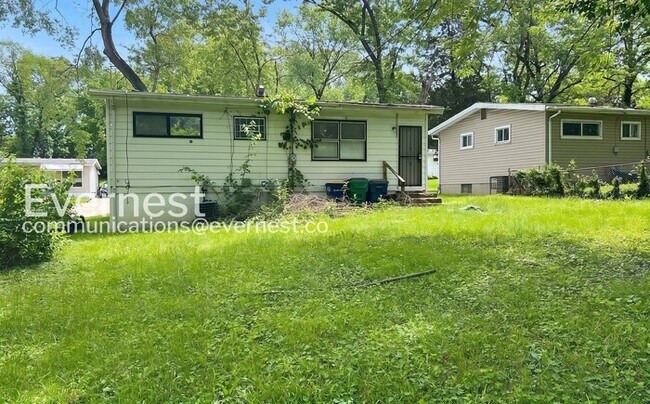 Building Photo - 3 Bed/1 Bath Home with Off-Street Parking / Pet-Friendly / Vouchers Accepted / Available Now!