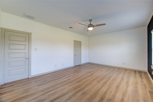 Building Photo - 29631 Ella Larchmont Ct