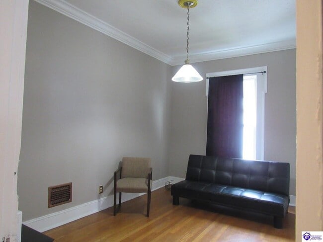 Building Photo - 208 N Mulberry St